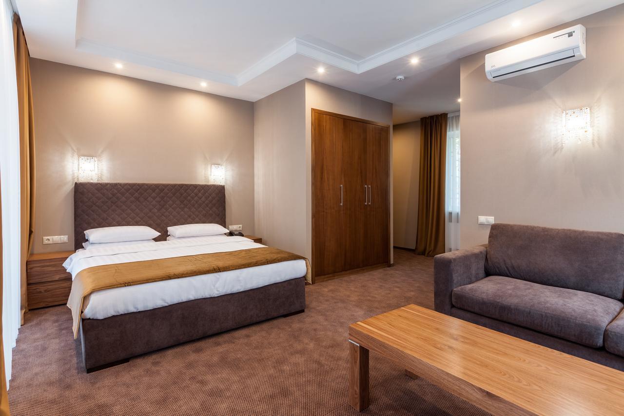 Crystal Hotel Kiev Bagian luar foto